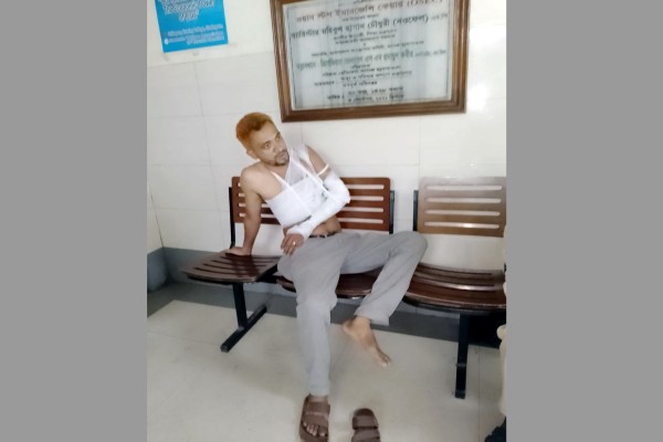 ছিনতাইয়ের কবলে পটিয়ায় কৃষকলীগ নেতা